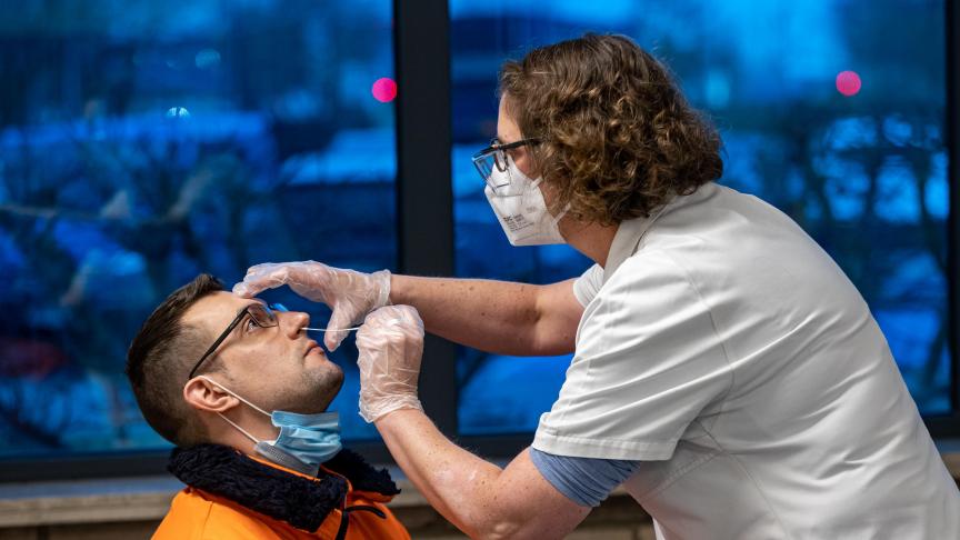 Sneltesten in essentiële bedrijven moet de continuïteit van de actviteit beter kunnen garanderen.