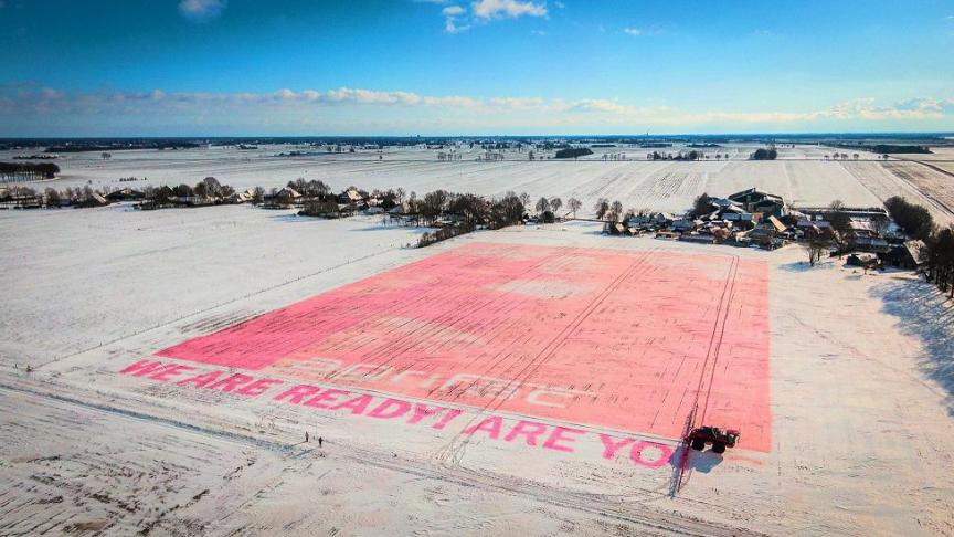 Dankzij de SpotSpraying techniek kon Agrifac een schilderij in de sneeuw aanleggen.