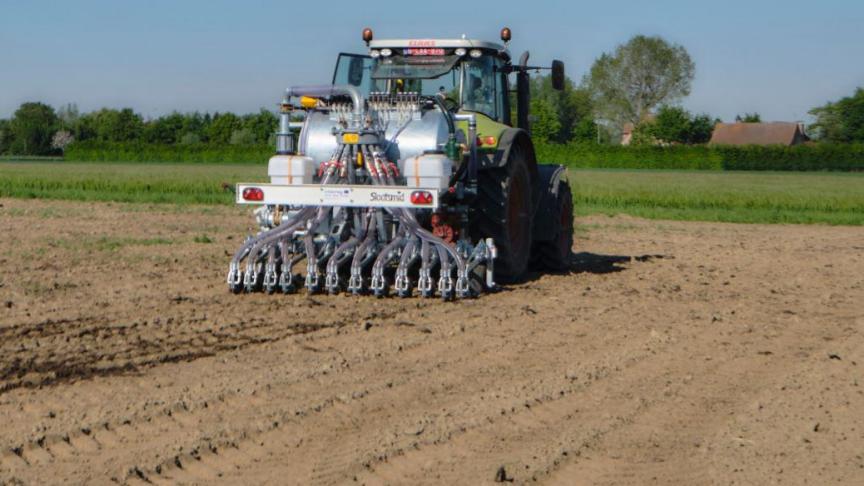 Ammoniumsulfaat ontstaat wanneer ammoniak uit de lucht wordt gezuiverd met zwavelzuur via een chemische luchtwasser, in bijvoorbeeld stallen. Zo wordt het een waardevolle stikstof- en zwavelmeststof die bovendien als kunstmest is erkend.