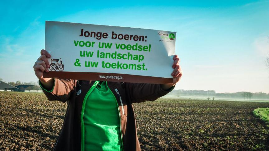 Zie je een sticker of banner? Neem dan een foto en deel deze op jouw Facebookpagina met de hashtag #boerenvooruwtoekomst.