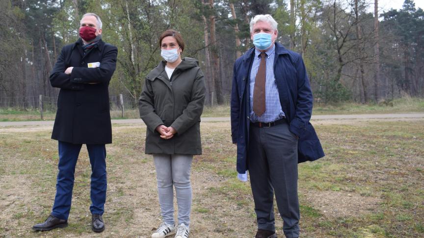 Op de voorstelling van de projectgroep voor 3 nieuwe nationale parken en 3 nieuwe landschapsparken: Vlaams ministers Matthias Diependaele en Zuhal Demir, en gedeputeerde Bert Lambrechts in het Nationaal Park Hoge Kempen.