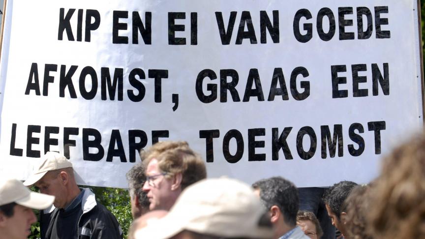 Vlaams parlementslid Stefaan Sintobin (Vlaams Belang) voorspelt een nieuwe mars van boeren op Brussel als het zo verder gaat. In 2008 protesteerden landbouworganisaties in Brussel voor meer steun toen de pluimveesector in crisis verkeerde.
