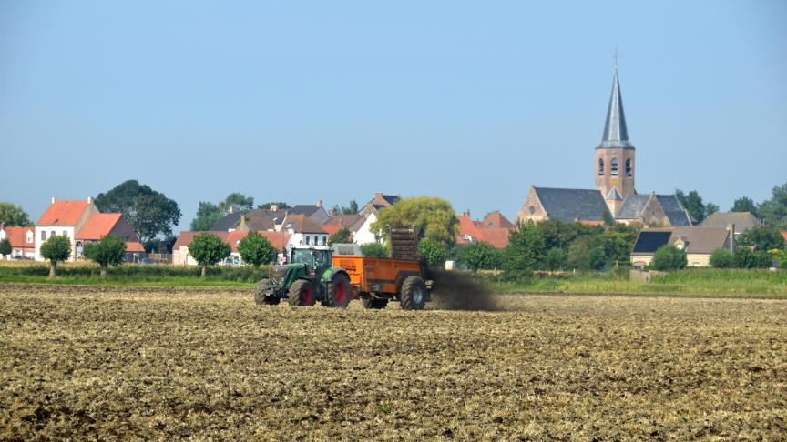 Het bemesten met compost is een goed idee om het organischestofgehalte te verhogen, wat nodig is voor een goede bodemkwaliteit.