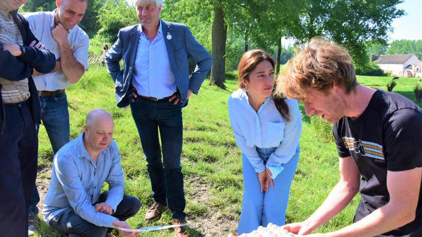 Voor het project ‘Boer zoekt natuur, natuur zoekt boer’ werken ABS en Natuurpunt samen, ook Vlaams minister Zuhal Demir voorziet Vlaamse subsidies.