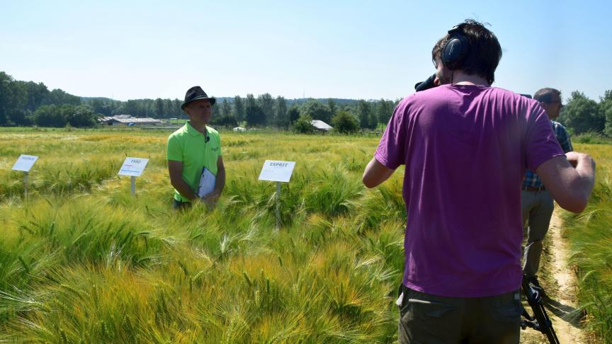 Zowel vormingscentra, praktijkcentra, het departement Landbouw en Visserij,  toeleveringsbedrijven als andere bedrijven organiseerden webinars  om de fysieke activiteiten op het veld te vervangen.