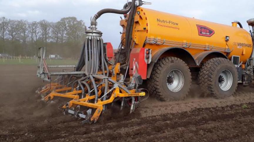 Door de slechte weersomstandigheden vragen landbouwers een verlenging van de uitrijregeling van mest.