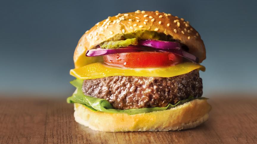 Leonardo DiCaprio investeert in Mosa Meat dat eerder een hamburger van kweekvlees ontwikkelde.