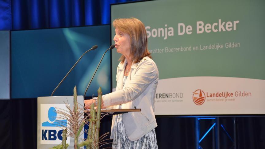 “Investeer en stimuleer in toekomstgericht ondernemerschap in onze sector. Het is nog niet te laat maar meer dan hoogdringend!,” roept Boerenbond-voorzitter Sonja de Becker op.