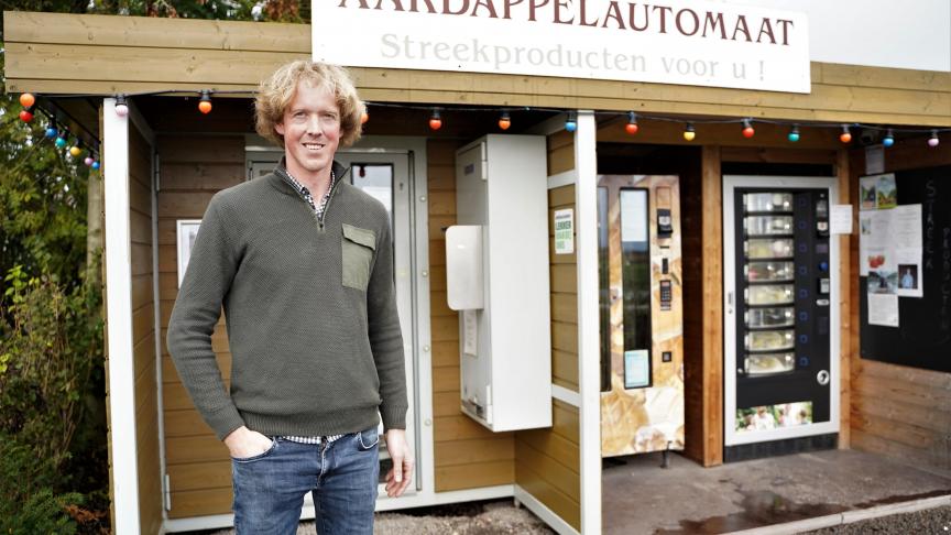 In de automaten kan je fruit, brood en aardappelen kopen.