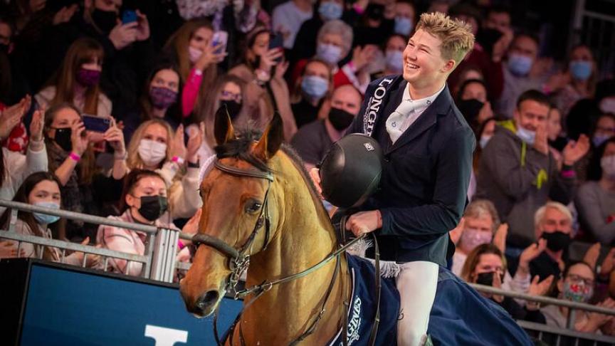 Twintiger Harry Charles en Stardust zegevierden voor eigen publiek in de Londense Wereldbeker.