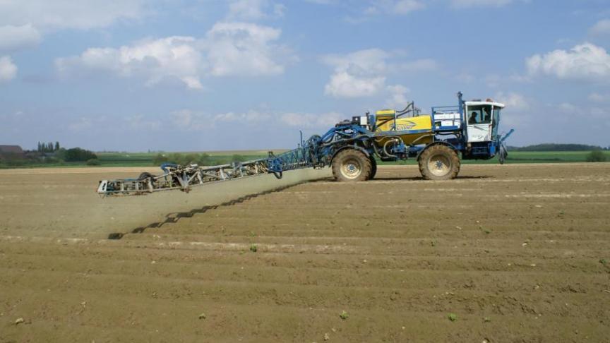 Mogelijke risico’s voor landbouwers bij het gebruik van gewasbeschermingsmiddelen zullen in de toekomst beter worden geanalyseerd.