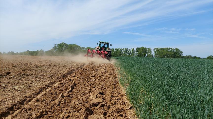 De lasten op de schouders van de Vlaamse  landbouwer zijn vandaag immens.  Dit tast hun welbevinden aan.