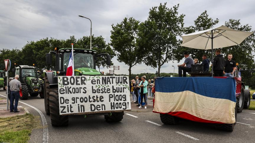 In Nederland houden de boerenprotesten aan tegen de stikstofplannen van de regering.