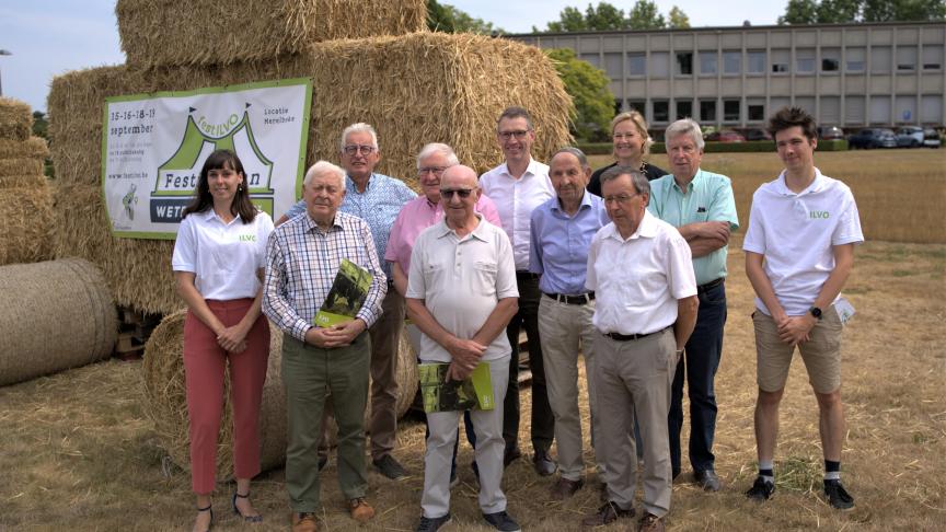 De oudgedienden, samen met enkele huidige werknemers van het ILVO.