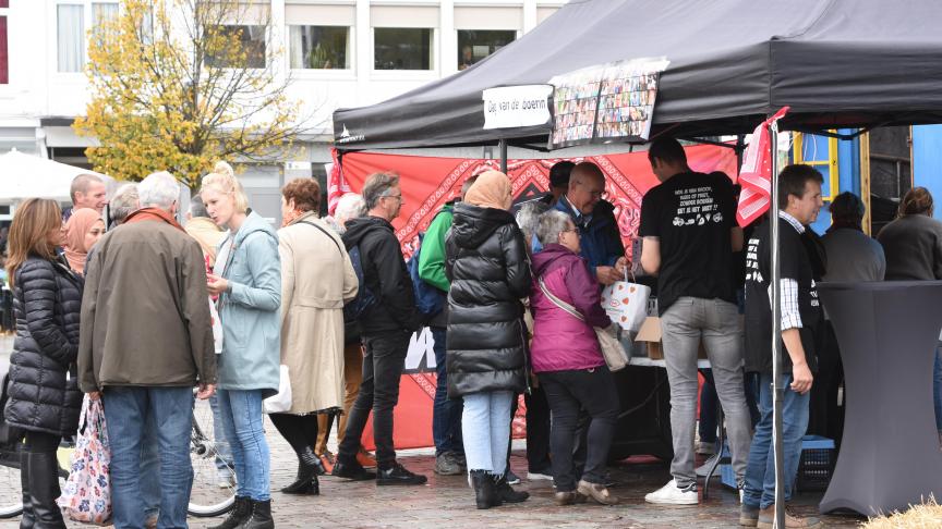 De consumenten kregen, naast extra uitleg over de uitdagingen voor de boeren vandaag, een zakje met streekproducten mee naar huis.
