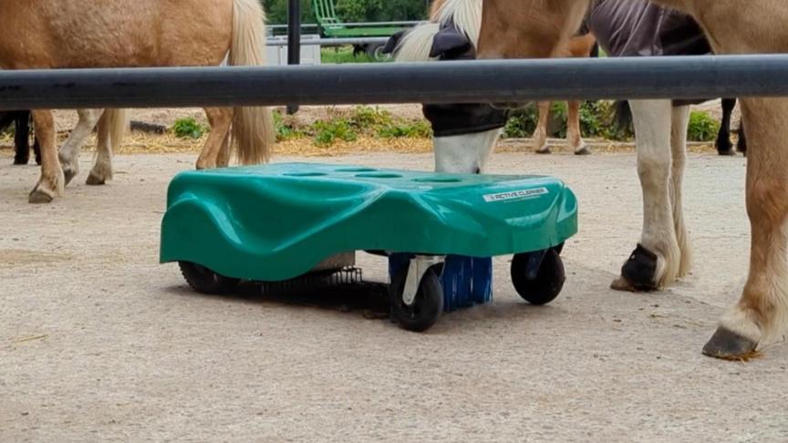 Er werden op EuroTier 4 gouden medailles uitgereikt, zoals voor deze autonome mest-robot van Wasserbauwer.