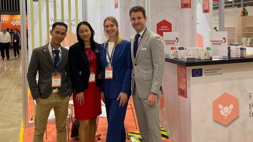 Het team op de stand voor Belgisch pluimveevlees.