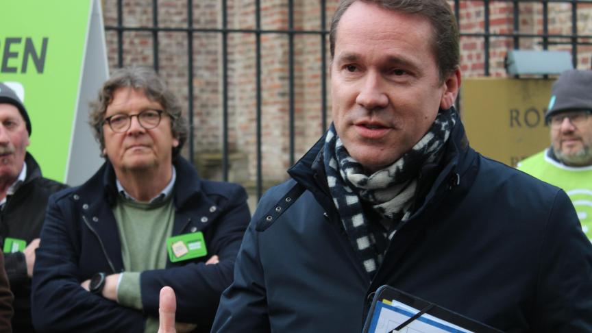 “Het Agentschap voor Natuur en Bos gaf in februari een gunstig advies en stelt dan pas in december dat de kwaliteit van de passende beoordeling nog onvoldoende is. Het is toch wel vreemd dat we daarover in hun eerste advies niets konden lezen”, stelt minister Brouns.