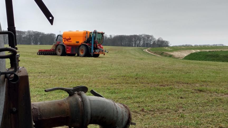 Als de derogatie van de Nitraatrichtlijn niet wordt verlengd door de Europese Commissie, zullen heel wat landbouwers niet meer dan 170 kg stikstof per ha uit dierlijke mest kunnen uitrijden op hun akkers en velden.
