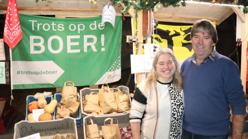 Carla en Theo Potjes: “Onze boerderijwinkel zorgt er toch wel voor dat wij makkelijker kunnen overleven als kleiner akkerbouwbedrijf.”