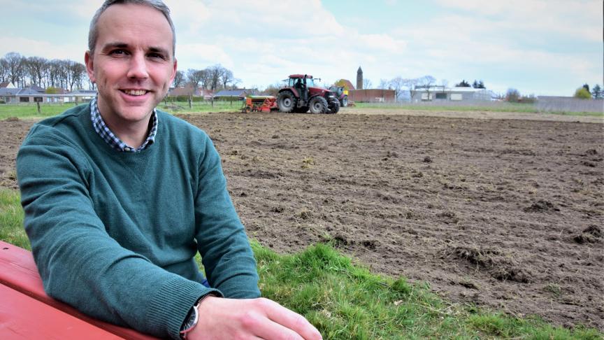 “Het besef groeit dat de amper 23.000 boeren op veel meer sympathie kunnen rekenen dan het kabinet Demir had durven te vermoeden”, stelt Europees parlementslid Tom Vandenkendelaere van cd&v.