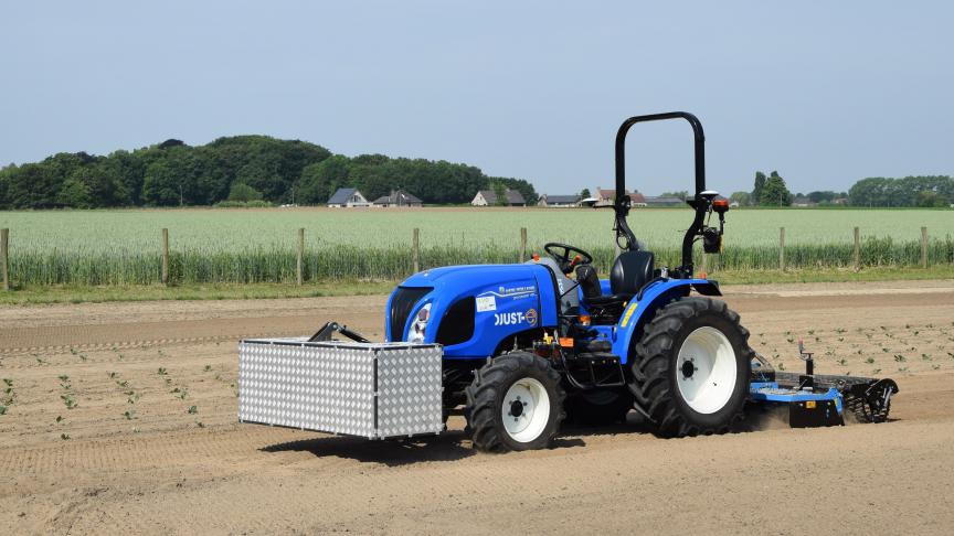 ILVO en mechanisatiebedrijf Verschueren bouwden een bestaande dieselaangedreven tractor om tot een volledig elektrisch aangedreven en zelfs autonoom werkend model.