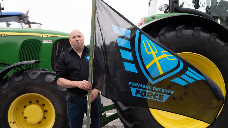 Bart Dickens (FDF): We willen een stuk grond van 6,5 ha vullen met tractoren. Er zal ook een podiumwagen komen waarop diverse sprekers een toespraak zullen houden.