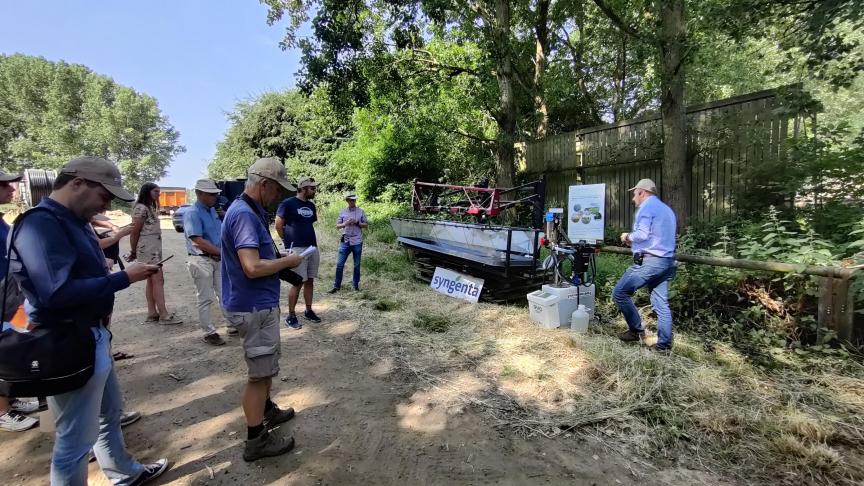 Op de Interra Farm werden duurzame technieken zoals het Easy Connect-systeem uit de doeken gedaan, en werden de eigen doppen van Syngenta gedemonstreerd.