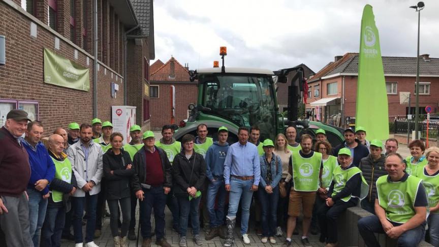 Op 1 augustus overhandigden de landbouwers hun bezwaren in Geetbets symbolisch aan de colleges van de betrokken gemeenten, met de vraag hun bezorgdheden mee te nemen in het gemeentelijke advies.