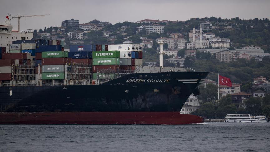 Containerschip Joseph Schulte (geen klassiek graanschip) gebruikte als eerste de nieuwe corridor van een haven in Oekraïne naar Turkije, als start van een nieuwe graancorridor.
