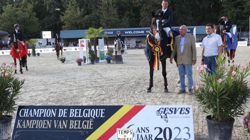 Belgisch Kampioene 6-jarigen 2023: Lolita de Fourcroy (SBS - Greco Sitte x Nabab de Rêve)  en ruiter Bertrand Genin.