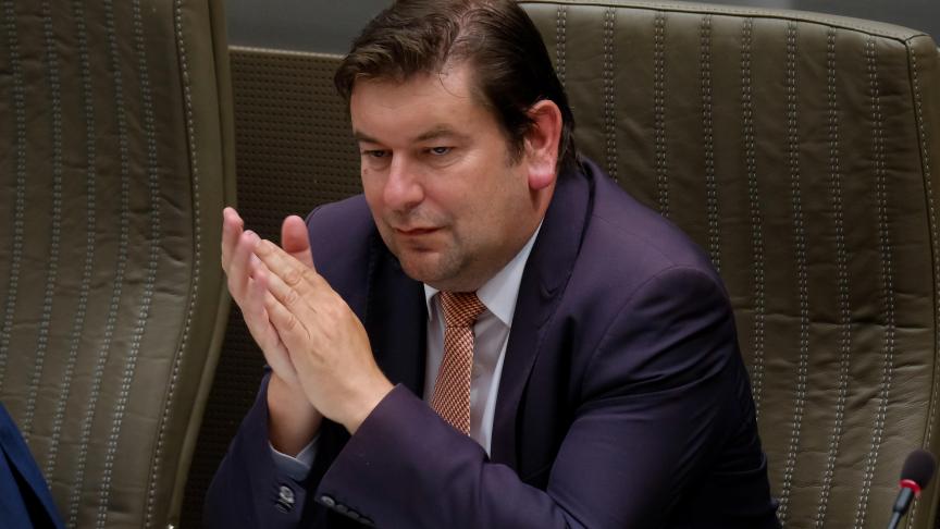 Volksvertegenwoordiger Bart Dochy (cd&v) gooide zijn bezorgdheid over de extra kosten voor landbouwersbij hetuitblijven van een decretale verlenging voor de voeten van de Vlaamse minister van Leefmilieu.