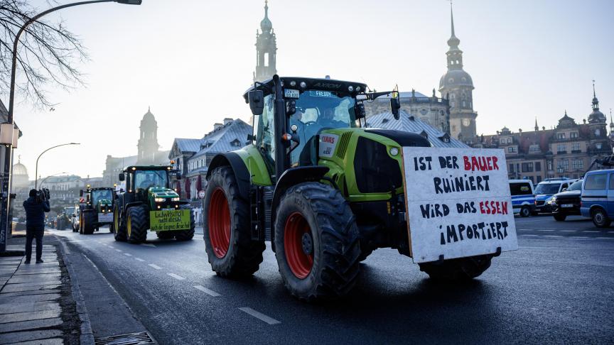 Duitse landbouwers protesteerden onder andere op 11 januari al in Dresden tegen de plannen van de Duitse overheid. Vandaag voeren ze een grote actie in de hoofdstad Berlijn.