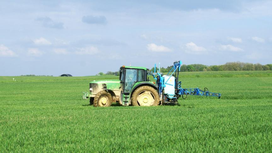 Het federaal agentschap voor beroepsrisico's moet onderzoeken of er een verband bestaat tussen professioneel gebruik van pesticiden en de ziekte van Parkinson.