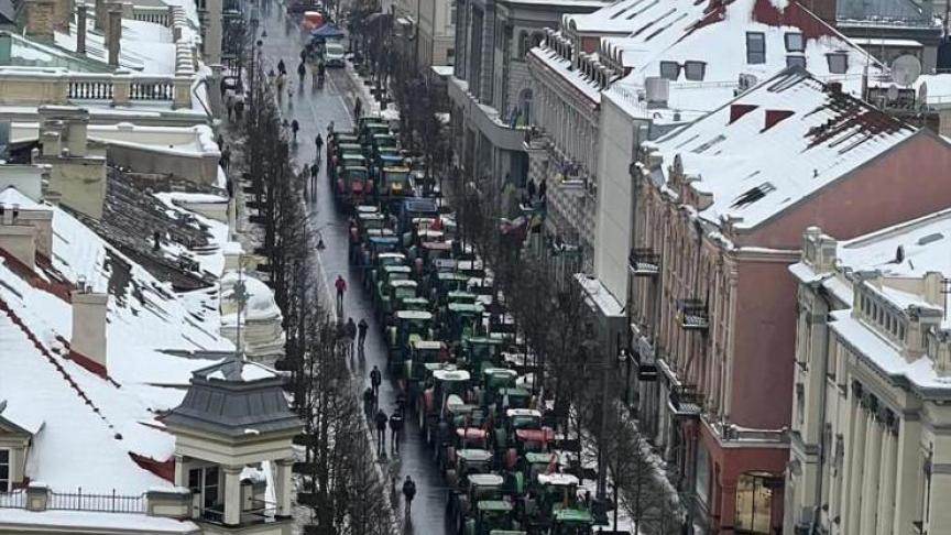 De actievoerders hopen met een constante aanwezigheid van tractoren in de straten van Vilnius de plannen van de overheid te beïnvloeden.