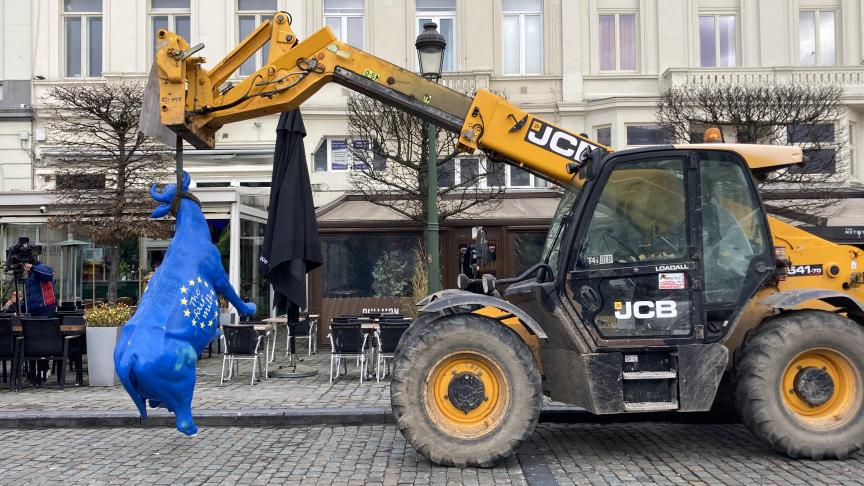 Verschillende landbouworganisaties demonstreren vandaag voor het Europees parlement in Brussel uit ontevredenheid met het landbouwbeleid van de EU.