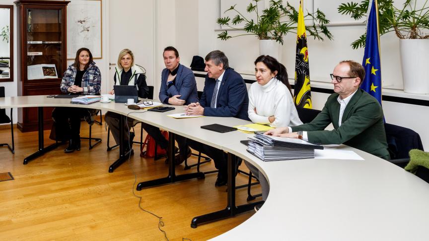 Een coalitie van meer dan 30 landbouw en maatschappelijke verenigingen wil mee aan de gesprekstafel bij de Vlaamse regering.