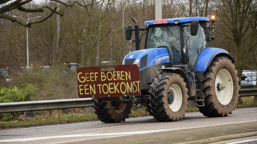 Vrijdag 9 februari vond er nog een boerenprotest plaats in Genk, georganiseerd door de Boerenbond. Die landbouworganisatie liet VRT NWS weten niets te maken te hebben met de organisatie van de actie in de haven van Antwerpen op dinsdag 13 februari.