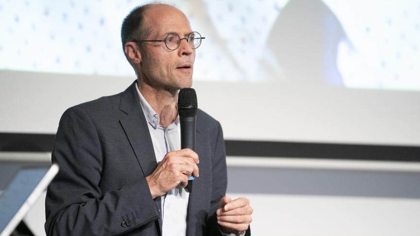 De opbrengst van eennieuwe staatsbon zou gebruikt moeten worden om landbouwgronden op te kopen. Dat stelt Olivier De Schutter voor, een professor internationaal recht die de tweede plaats kreeg op de Europese Ecolo-kieslijst.