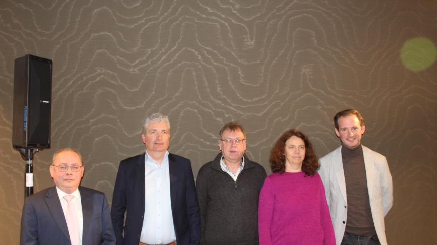 Het panel van het rondetafelgesprek, met vanaf links Glenn Maes, Carl De Braeckeleer, Jan De Boitselier, Kristel Ceulemans en moderator .