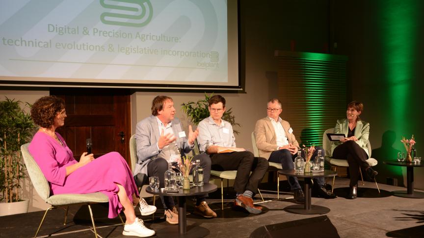In een debat gingen panelleden Els Paesmans (Globachem), Geert Haesaert (UGent), Bram Van Hecke (cd&v) en Olivier Guelton (FOD Volksgezondheid) in op de weg naar verdere verduurzaming.