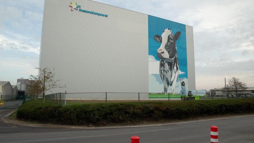 Zuivelbedrijf FrieslandCampina heeft in zijn vestiging in Aalter een derde afvullijn geopend voor volledig recycleerbare petflessen.