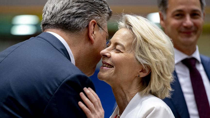 Ursula Von Der Leyen zal hoogstwaarschijnlijk zichzelf opvolgen als voorzitter van de Europese Commissie. Enkele hordes liggen nog wel tussen haar en het ambt.