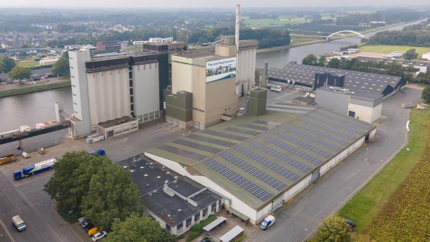 ForFarmers heeft op- en overslaglocaties voor het leveren en verwaarden van reststromen in Heijen en Lochem (hier afgebeeld).