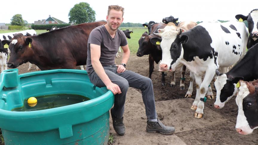 Melkveehouder Stan Bosman borrelt van de innovatieve idëen. Zo bedacht hij het OMmissie-systeem.
