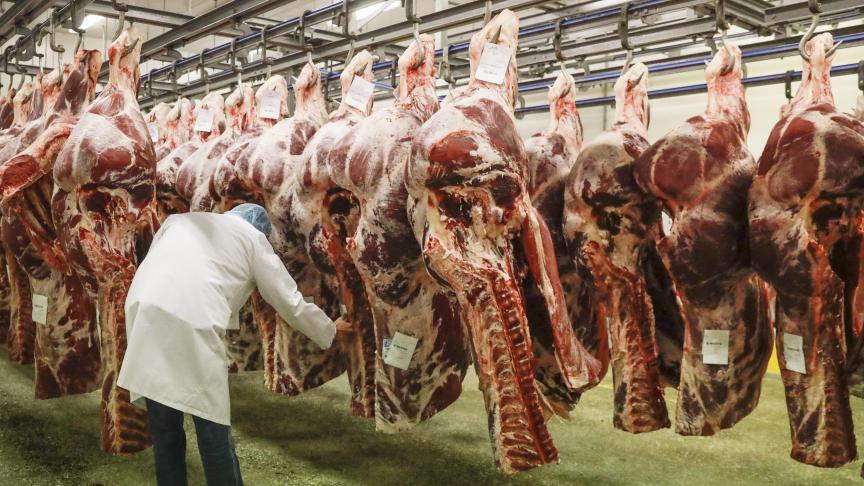 Vlees met verboden antibiotica of vlees dat boven de maximale residulimiet van toegelaten stoffen zit, wordt in principe al in het slachthuis geblokkeerd, zodat het niet op de markt terechtkomt.