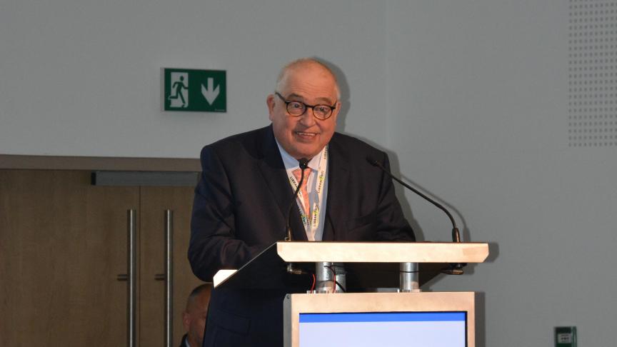 Jean-François Piérard, voorzitter van de organisatie achter de Libramont beurs, roept tijdens zijn openingsspeech op tot dialoog.