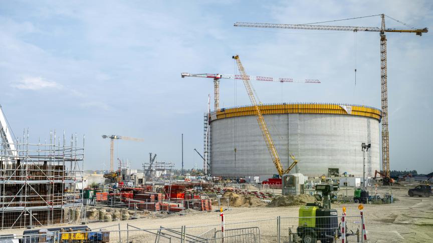 De nieuwe ethaankraker van Ineos in de haven van Antwerpen is momenteel volop in opbouw.