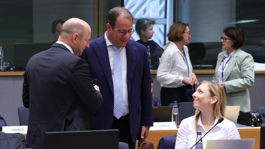 Belgische landbouwminister David Clarinval (MR) met de staatssecretaris van landbouw van Slovenië, Eva Knez.