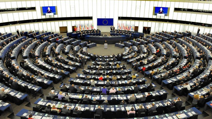De meningen in het Europees Parlement over het voorstel van de Commissie om de inwerkingstreding van de Ontbossingswet met een jaar uit te stellen, zijn verdeeld.